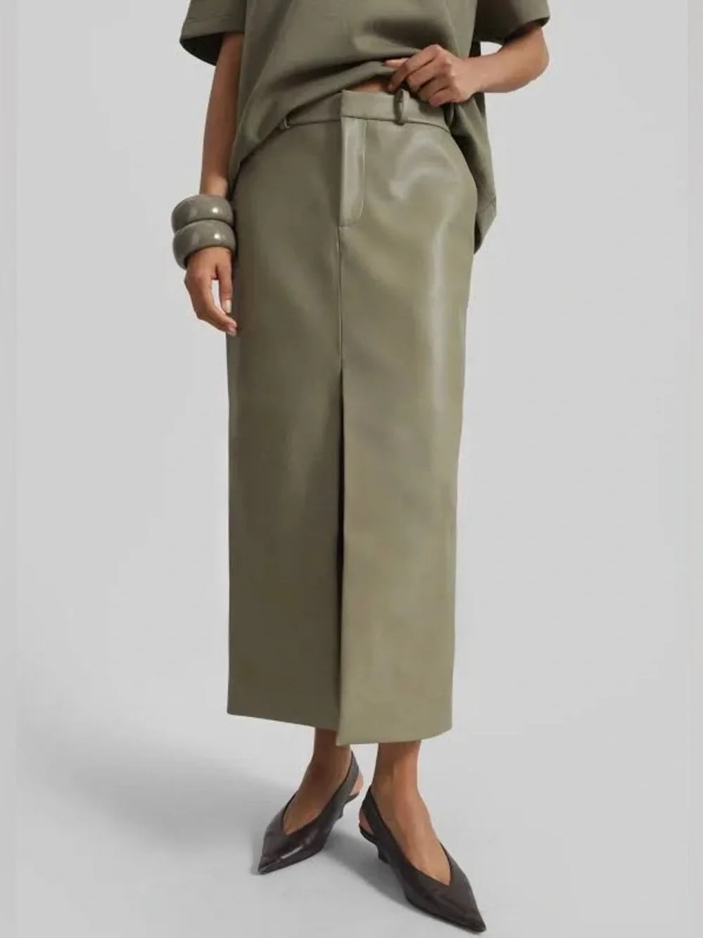 NWT The Frankie Shop Maybelle Faux Leather Maxi Skirt with Front Slit in Olive - Picture 3 of 16